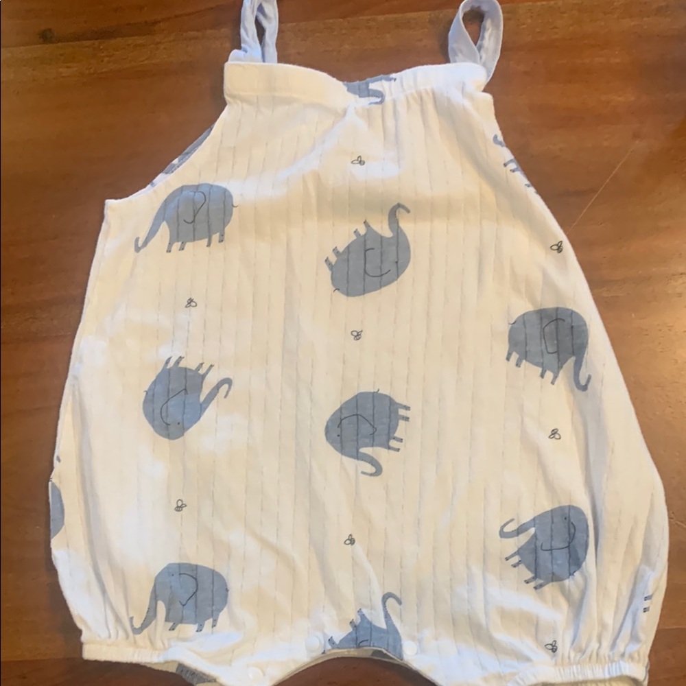 Adorable Elephant Print Baby Romper Extremely soft and comfortable. 9-12 month